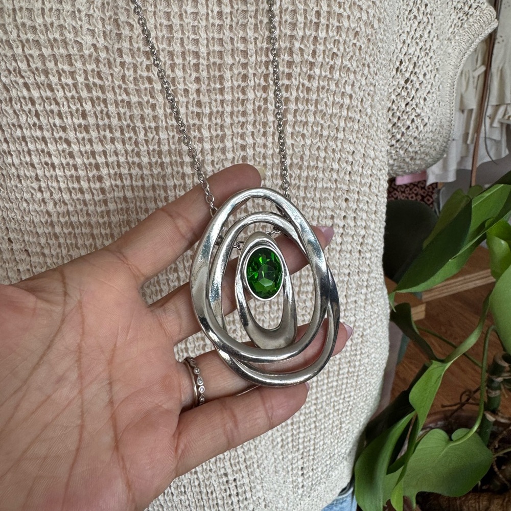 Vintage Shiny Silver and Green Pendant Statement Necklace